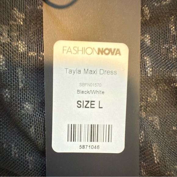 Black and White Zigzag Maxi Dress - Picture 5 of 7